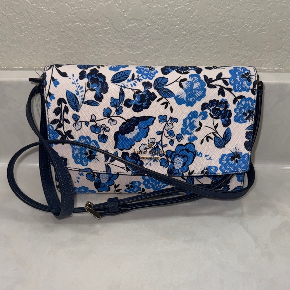 Kate Spade Wallet Crossbody Vase Floral Print Blue and White w/ Removable strap